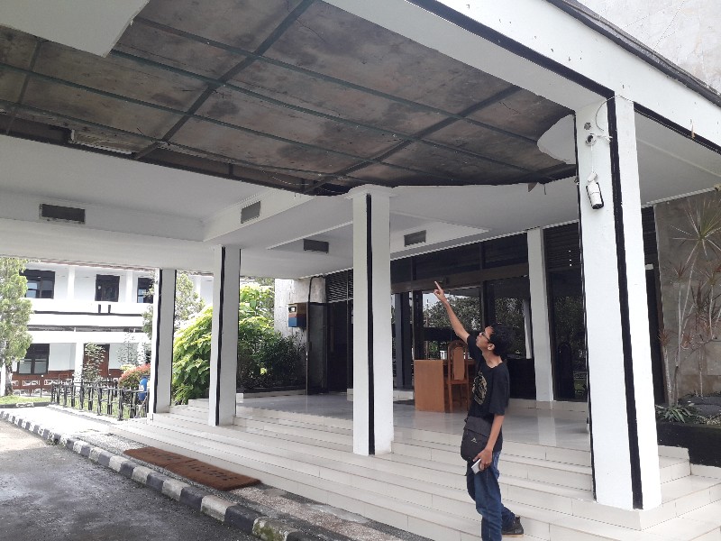 Plapon Amruk  Gedung Dewan Subang Belum di Perbaiki