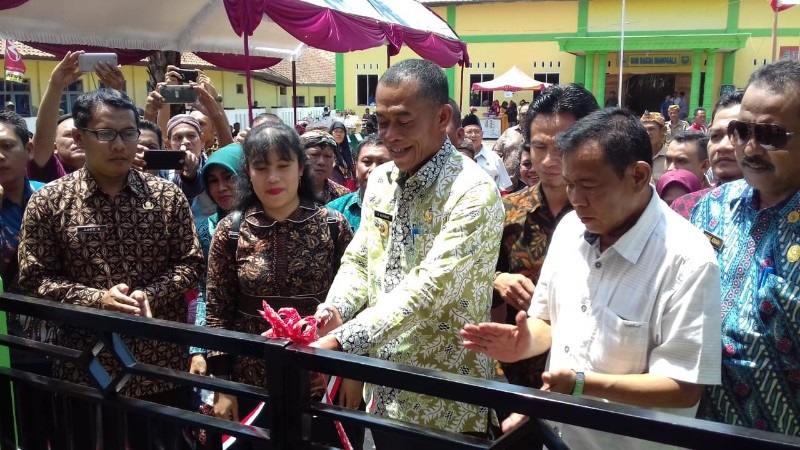 Bupati Subang H. Ruhimat Meresmian Taman Bermain di  Desa Lengkong Kecamatan Cipeundeuy Subang
