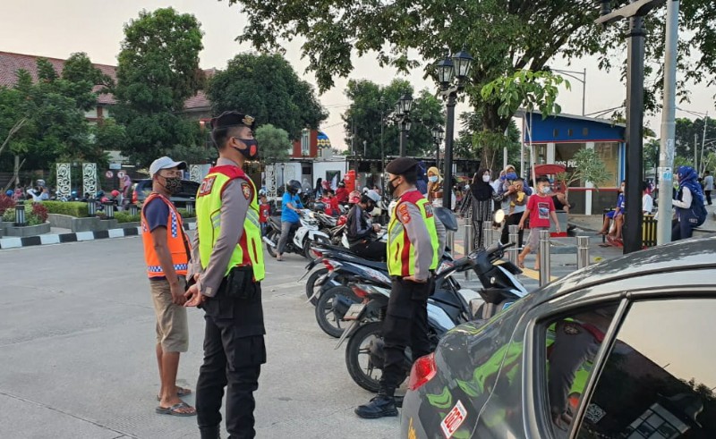 Ciptakan Situasi Kamtibmas, Sat Sabhara Polres Majalengka Lakukan Patroli dan  Berikan Himbauan Prokes