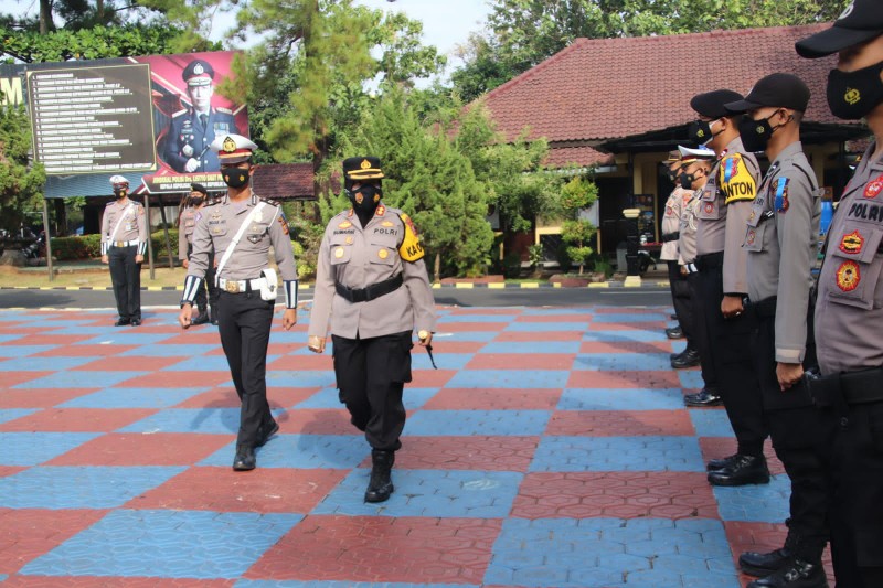 Kapolres Subang AKBP Sumarni Pimpin Gelar Apel Ops Patuh Lodaya 2021 Polres Subang