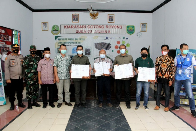 Wakil Bupa Kang Akur Menandatangani  MoU Peranjian  Kerjasama Kampung Inovasi IPB di Subang